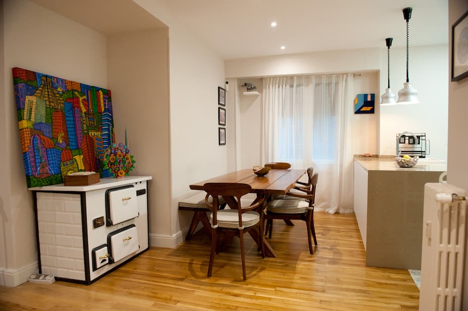 Comedor con muebles nuevos de estilo rústicos